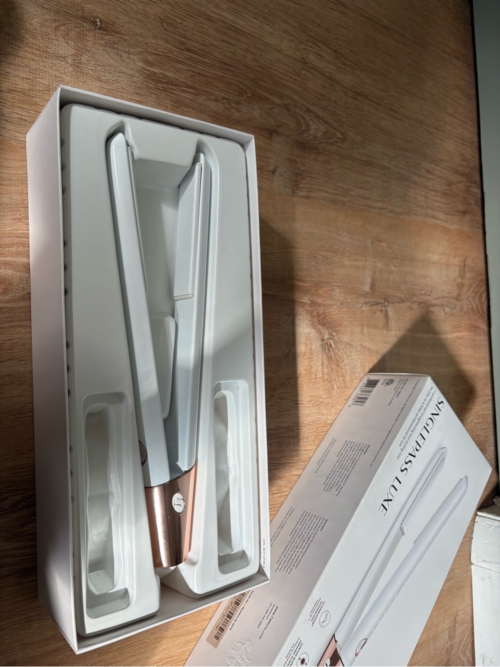 T3 Single Pass Luxe 1” Professional Hair Straightener and Styling Iron - Picture 2 of 5